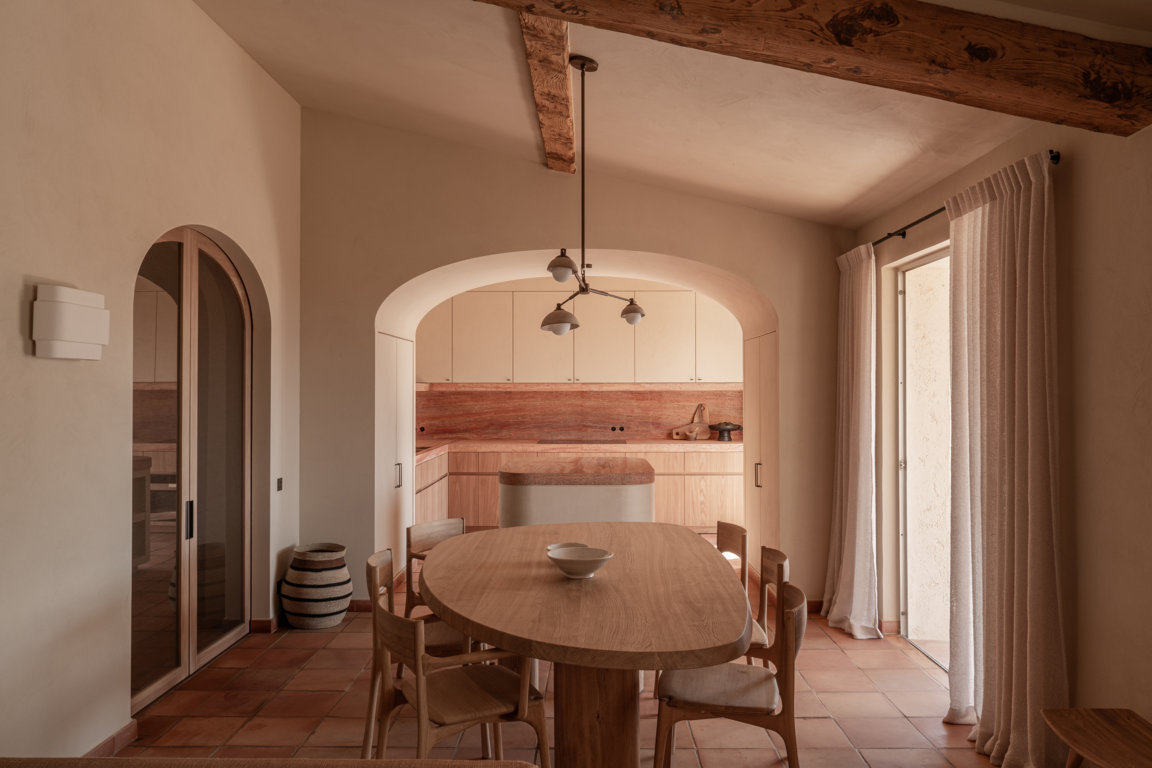 Ramatuelle (FR) - Zuiderse totaalinrichting villa met terracotta accenten